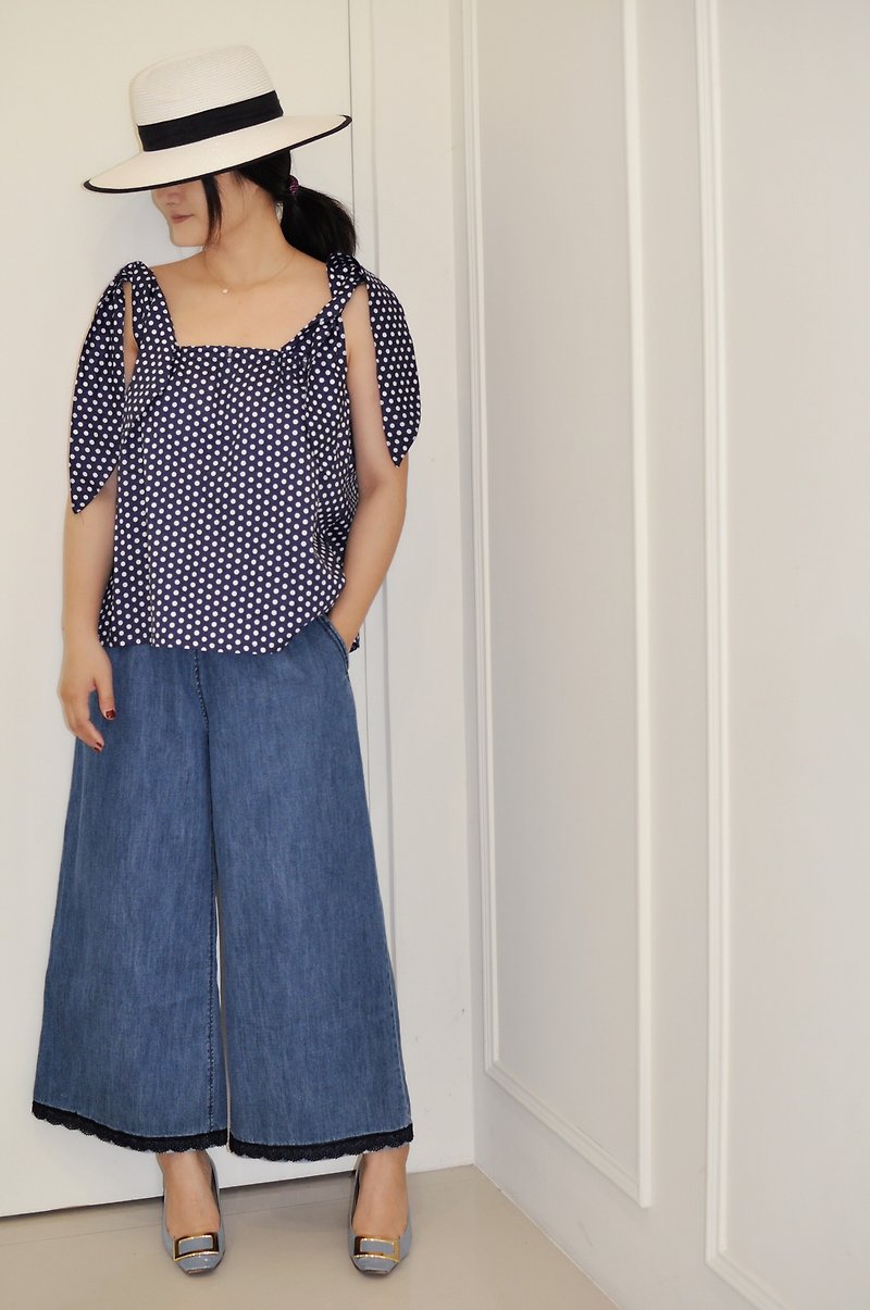 Flat 135 X Taiwan Designer Series Dot Cotton Fabric Blue Chest Elastic Wide Shoulder Strap - เสื้อผู้หญิง - ผ้าฝ้าย/ผ้าลินิน สีน้ำเงิน