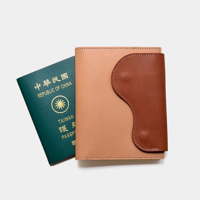 【上帝旅行的意義】植鞣牛皮護照套 原色X棕色護套夾 刻字禮物  - 護照套 - 真皮 卡其色