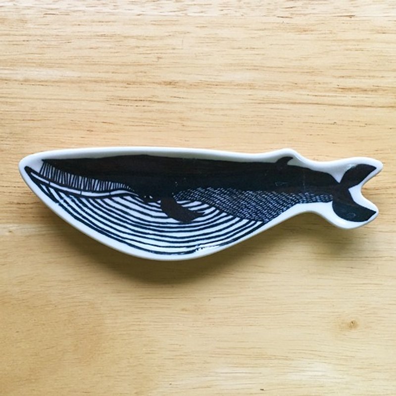 Kurashiki intentional planning studio KATA KATA whale dish [plate] handwritten beans dish (94722-09)] - จานเล็ก - เครื่องลายคราม สีน้ำเงิน