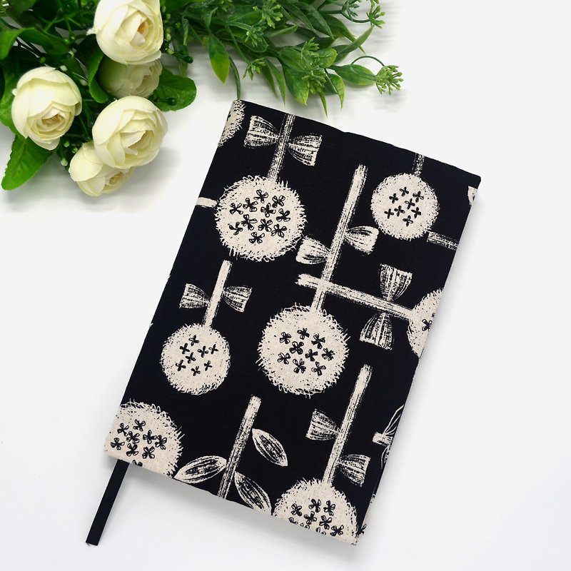 Bouquet book cover with bookmark handmade - ปกหนังสือ - ผ้าฝ้าย/ผ้าลินิน สีดำ