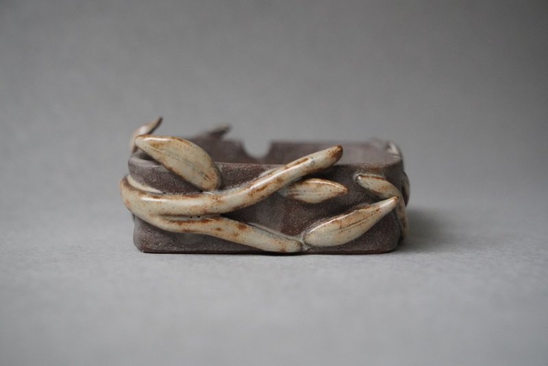 • Mili's Pottery • 065 Adam's Secret Base - Encircled Plant Ashtray - Fragrances - Pottery Brown