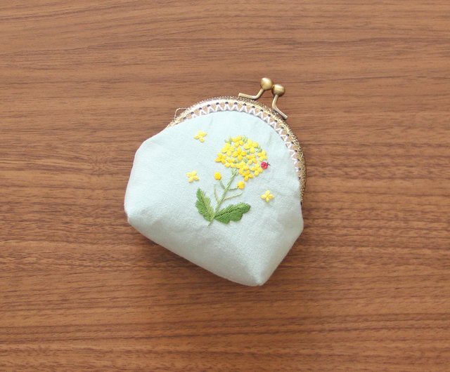 イエローブーケのがま口ポーチ　手刺繍　ハンドメイド 5％OFF】 イエローブーケのがま口ポーチ 手刺繍 ハンドメイド