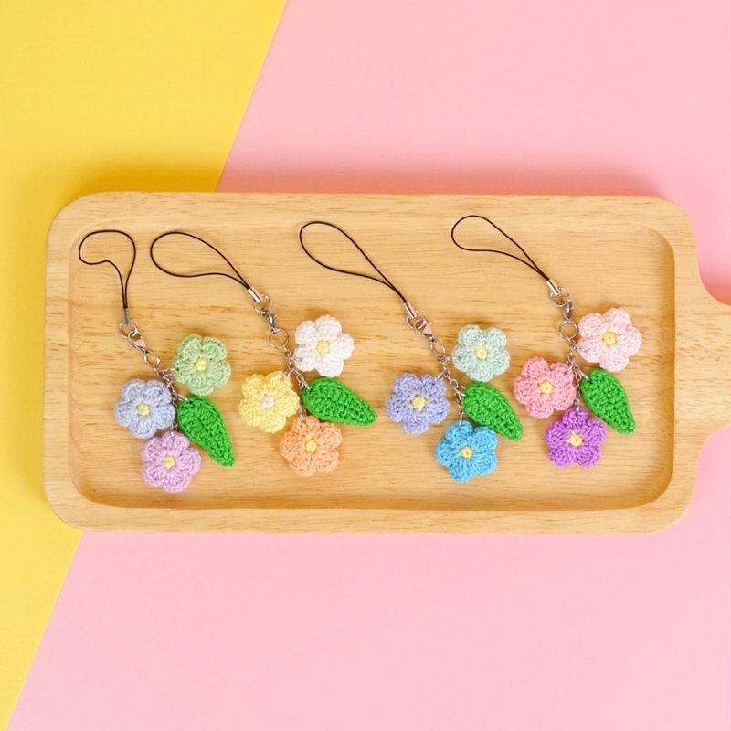 Flower keychain charm zipper  key ring key chain bag charm handmade gift - 吊飾/掛飾 - 棉．麻 多色