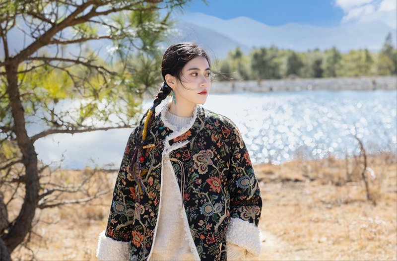 【宮廷油畫】 新中式復古藏裝 羊羔毛棉服 - 女上衣/長袖上衣 - 其他材質 黑色