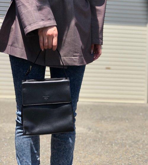 日本直送 名牌中古包 】PRADA プラダ ロゴ型押し ナッパレザー