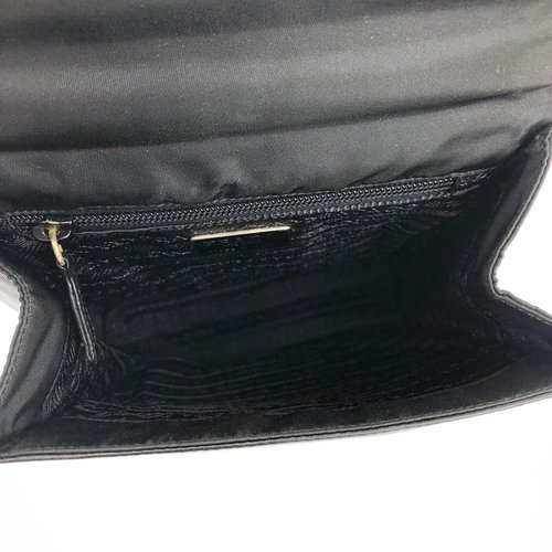 日本直送 名牌中古包 】PRADA プラダ ロゴ型押し ナッパレザー