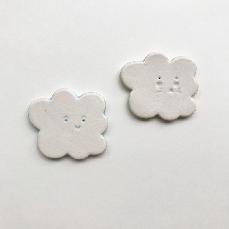 moody cloud 丨 mood 丨 expression 丨 heart pin 丨 buckle needle 丨 brooch 丨 pin 丨 D shape - Brooches - Pottery White