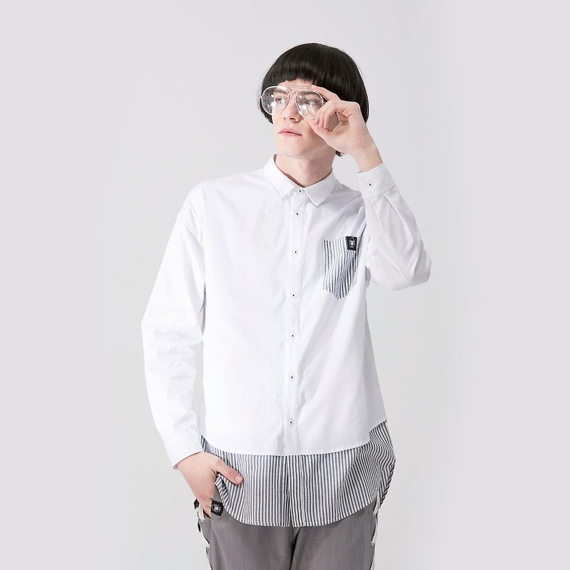 【ニュートラルスタイル】2枚重ねのフェイクツーピース長袖シャツ/白+黒と白のストリップ - シャツ メンズ - コットン・麻 ホワイト