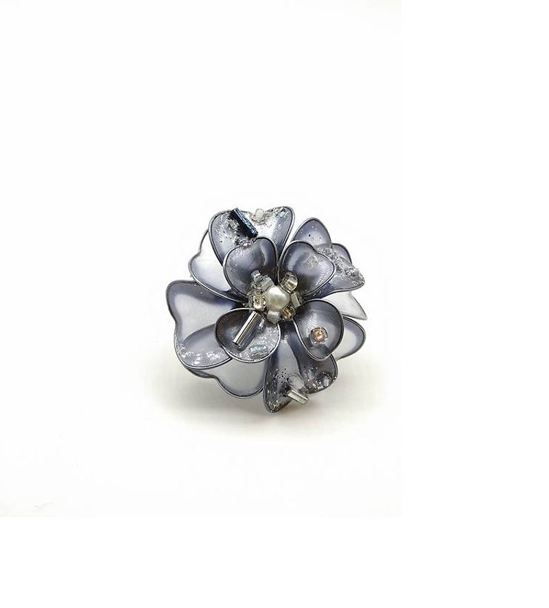 Elegant silver gray pearl camellia resin earrings / single - Earrings & Clip-ons - Plastic Silver