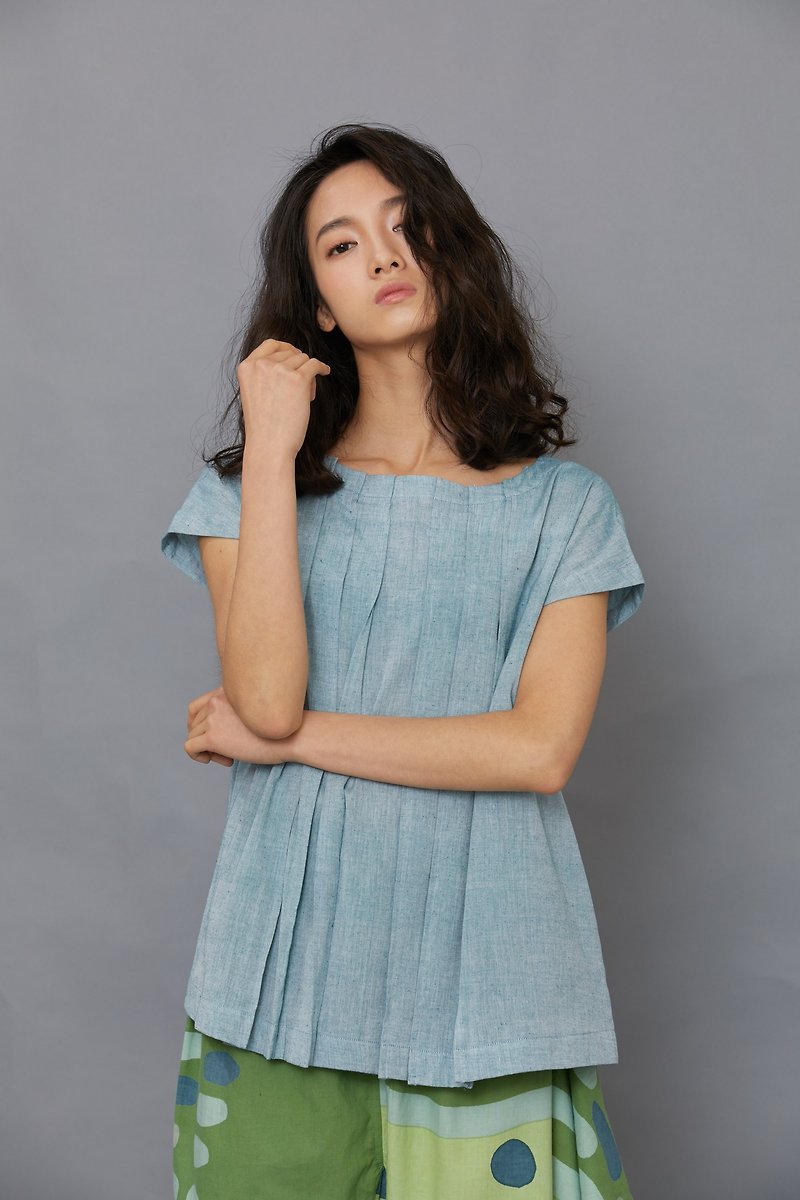 Pleated short sleeved top-cloud-fair trade - เสื้อผู้หญิง - ผ้าฝ้าย/ผ้าลินิน สีน้ำเงิน