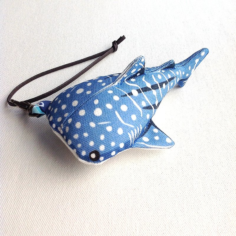 設計款WS157 - 【純棉帆布】鯨鯊造型小吊飾 - 吊飾 - 棉．麻 藍色