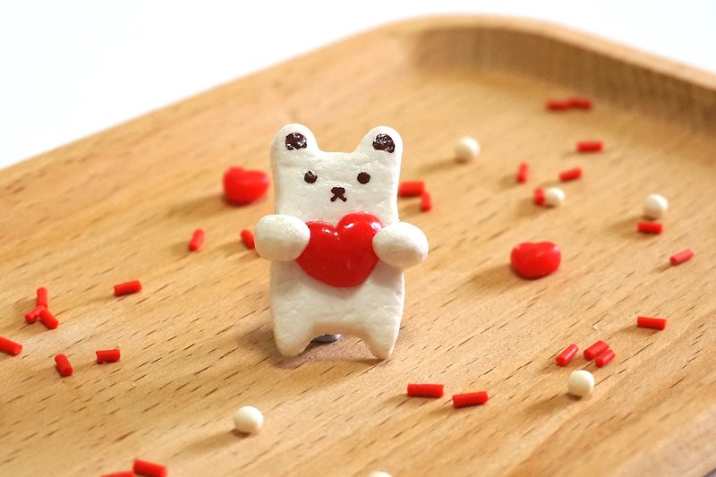 バレンタインデーの白い抱擁クマクッキーブローチ|シミュレーション食品粘土ピン - ブローチ - 粘土 ホワイト