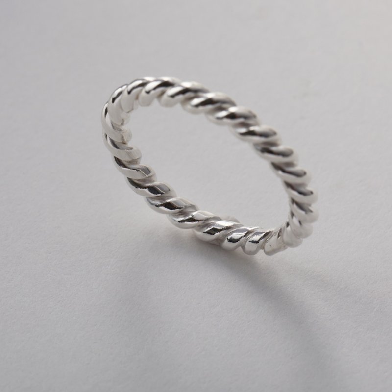 【聖誕禮物】麻花戒 (單隻) 925純銀 對戒 婚戒 尾戒 細戒 - 戒指 - 純銀 銀色