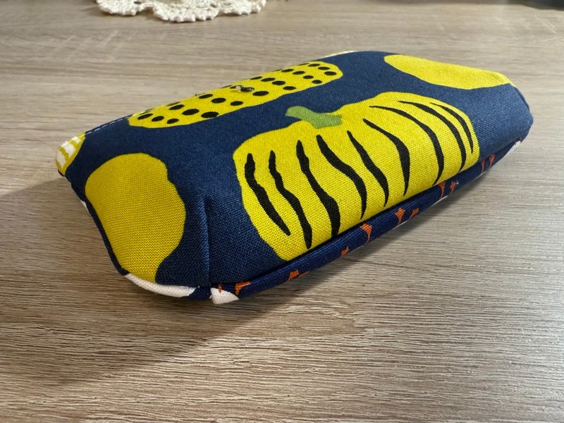 【In Stock】Double-Sided Encounter / Double-Sided Handmade Zippered Pouch / Unique Piece NO3 Geese Walk, Fruits Warm - Toiletry Bags & Pouches - Cotton & Hemp 