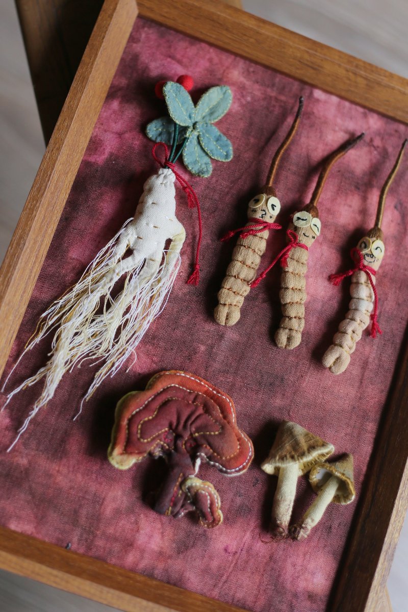 Yi Ran Zhi Original Hand-Stitched Fabric Art | Traditional Chinese Medicine Series | Custom Orders - ของวางตกแต่ง - ผ้าฝ้าย/ผ้าลินิน หลากหลายสี