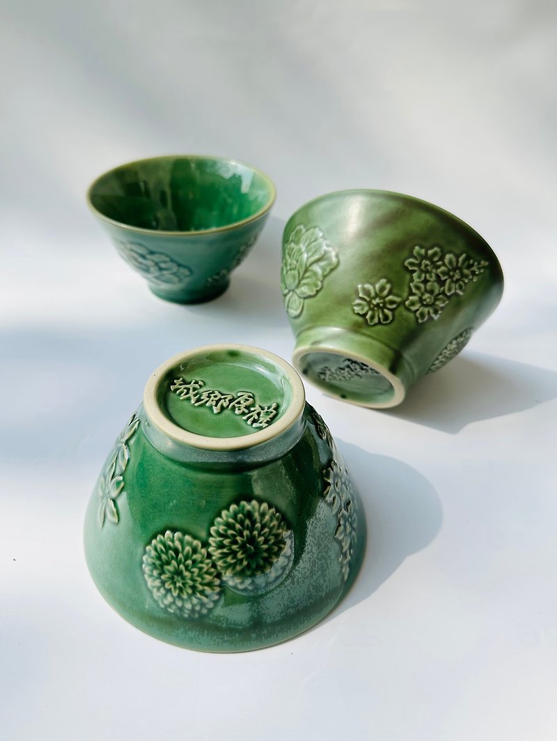 Flowers blooming throughout the seasons, colorful ceramic bas-relief dining bowl made in Taiwan (green version) - Bowls - Pottery Green