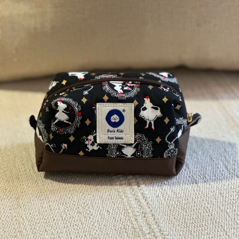 可可愛麗絲Chocolate Alice筆袋 化妝包 工具袋 雜物收納小包 - 鉛筆盒/筆袋 - 防水材質 咖啡色