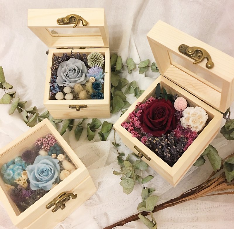 Dream Flower Graduation Gift / Dry Bouquet / Secret Flower Box / Gift / Graduation Gift - ช่อดอกไม้แห้ง - พืช/ดอกไม้ หลากหลายสี