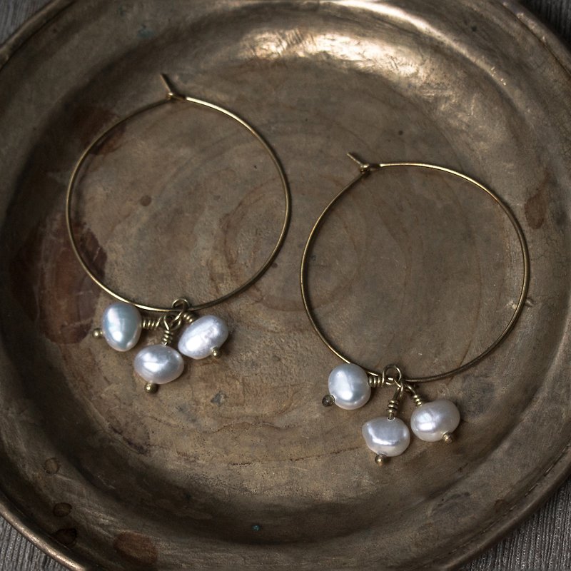 淡水珍珠細黃銅圈 - 可做夾式耳環 - 耳環/耳夾 - 其他材質 白色