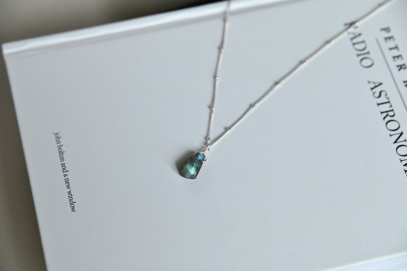 Matte sterling silver necklace / labradorite / pendant / JIEGEM sister's jewelry - สร้อยคอ - เครื่องเพชรพลอย สีเทา