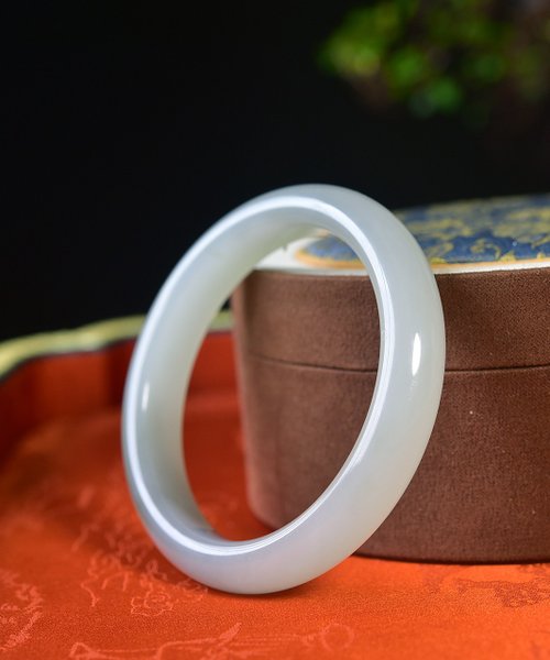 一念之間 天然和田玉煙灰手鐲 圈口58.2mm 玉質細膩溫潤