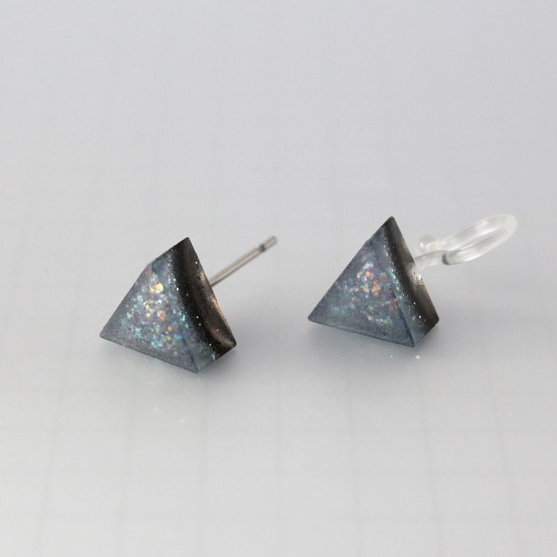 Triangle Resin Earring / Sparkle Gray Blue / Single stud - ต่างหู - เรซิน สีเทา