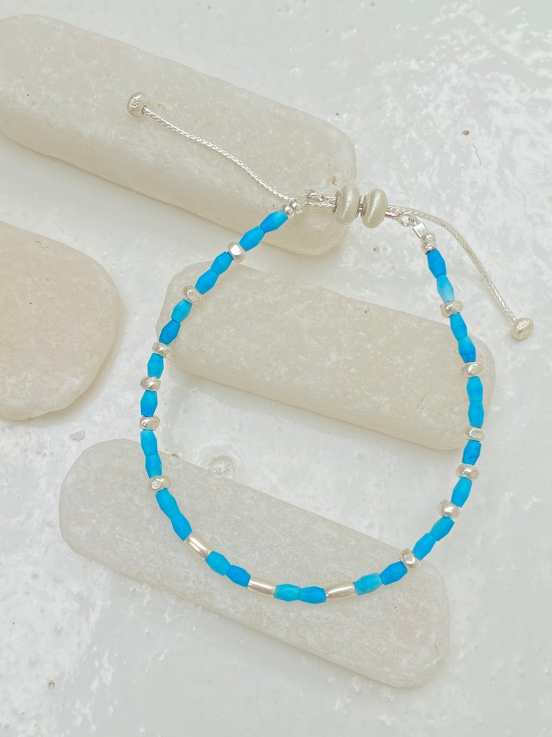 ABOVE THE CLOUDS: Turquoise and silver beads bracelet (B0098) - 手鍊/手環 - 銀 藍色