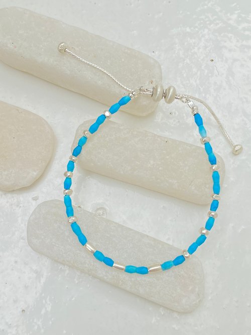 Stories of silver and silk ABOVE THE CLOUDS: Turquoise and silver beads bracelet (B0098)