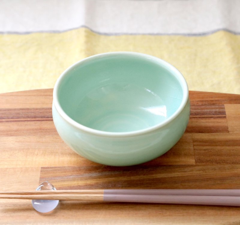 水色ガラス釉の丸鉢 - 碗 - 陶 藍色
