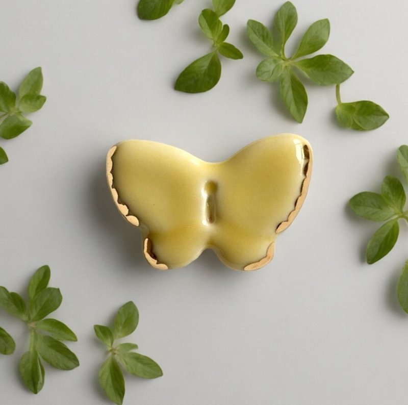 Ceramic brooch butterfly:Yl - เข็มกลัด - ดินเผา สีเหลือง