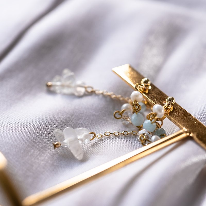 Aquamarine Pearl White Crystal Earrings Earrings Clip-On Can Be Changed - ต่างหู - วัสดุอื่นๆ สีน้ำเงิน