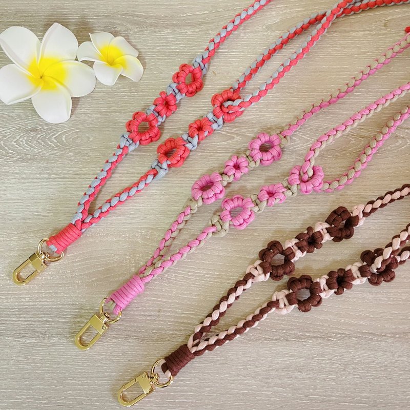 Hollow flower adjustable mobile phone strap - เชือก/สายคล้อง - ผ้าฝ้าย/ผ้าลินิน 