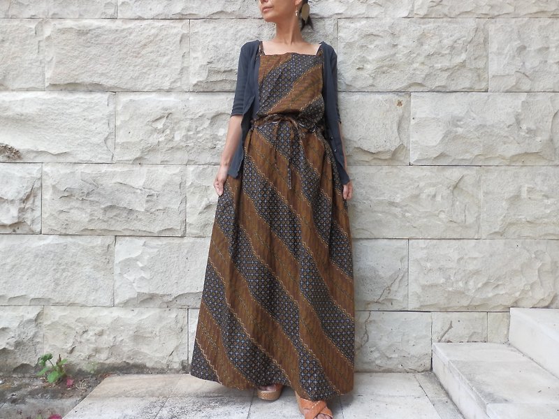 Indonesia Batik.apron dress - ชุดเดรส - ผ้าฝ้าย/ผ้าลินิน สีนำ้ตาล