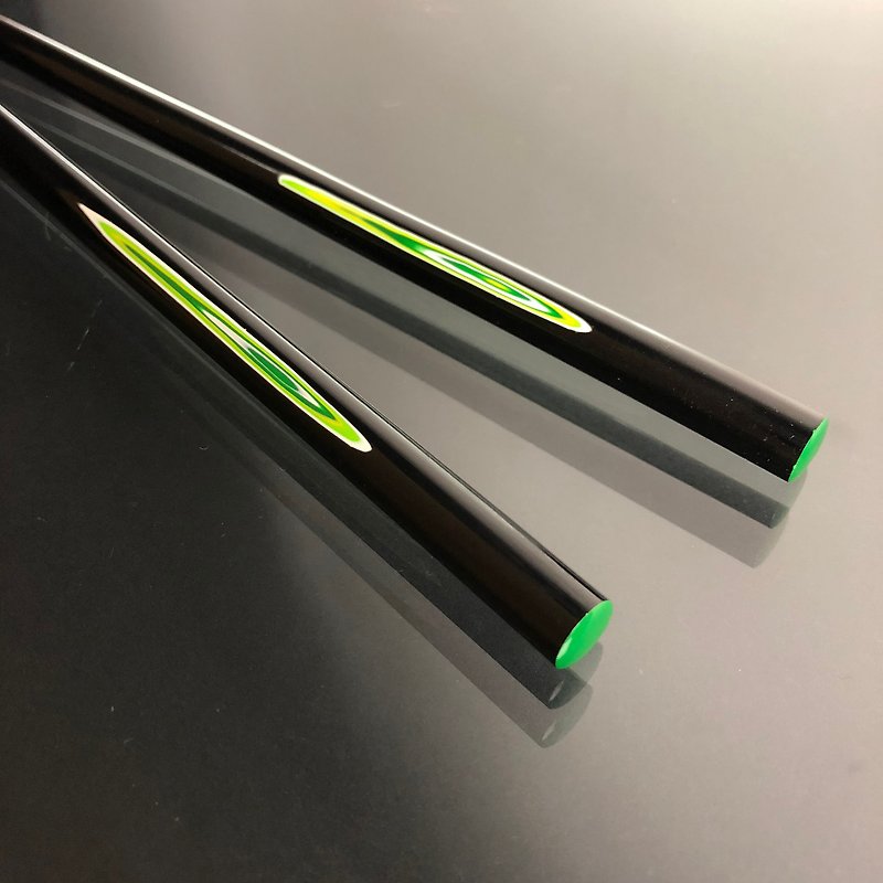 Hand-made lacquer chopsticks lines (yellow green / chopsticks in a lifetime) - Chopsticks - Wood Green