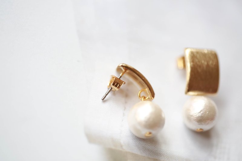 Metal brushed matte cotton pearl earrings │ cotton pearl needle birthday gift petty classic - ต่างหู - ผ้าฝ้าย/ผ้าลินิน ขาว