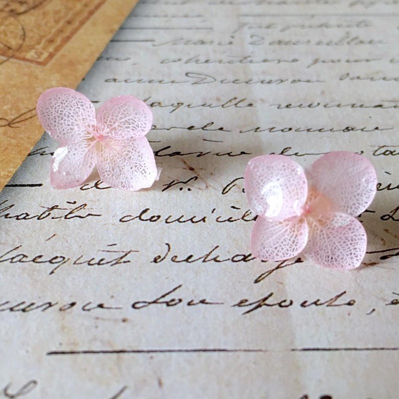 sakura* Hitohira Hydrangea earrings - Earrings & Clip-ons - Plants & Flowers Pink