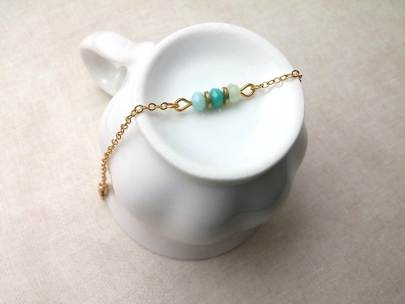 HY x bracelet handmade Bronze crystal glass fine-stranded bracelet - สร้อยข้อมือ - วัสดุอื่นๆ สีเขียว