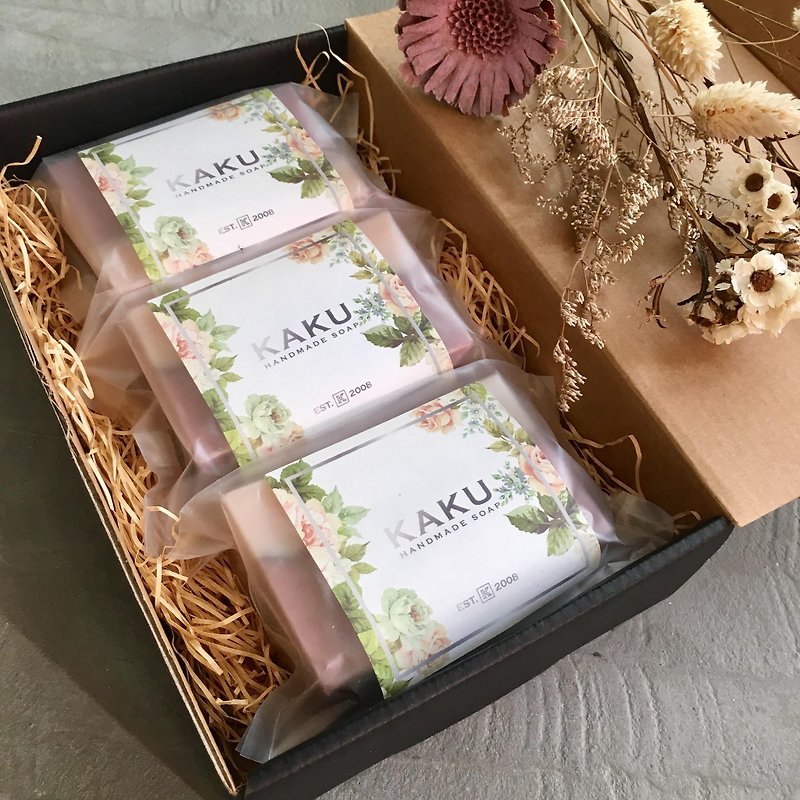 KAKU手作皂 三入手作皂禮盒 - 肥皂/手工皂 - 植物．花 粉紅色