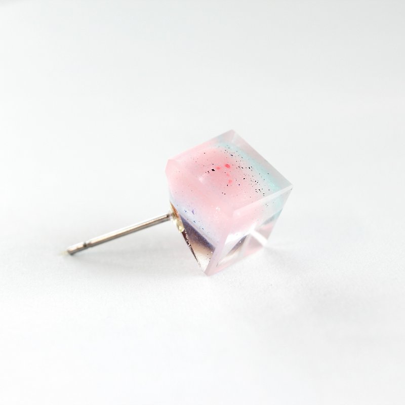 吻 / 樹脂耳環 - 單隻 / 冰晶方塊 粉紅 透明 夢幻 - 耳環/耳夾 - 樹脂 粉紅色