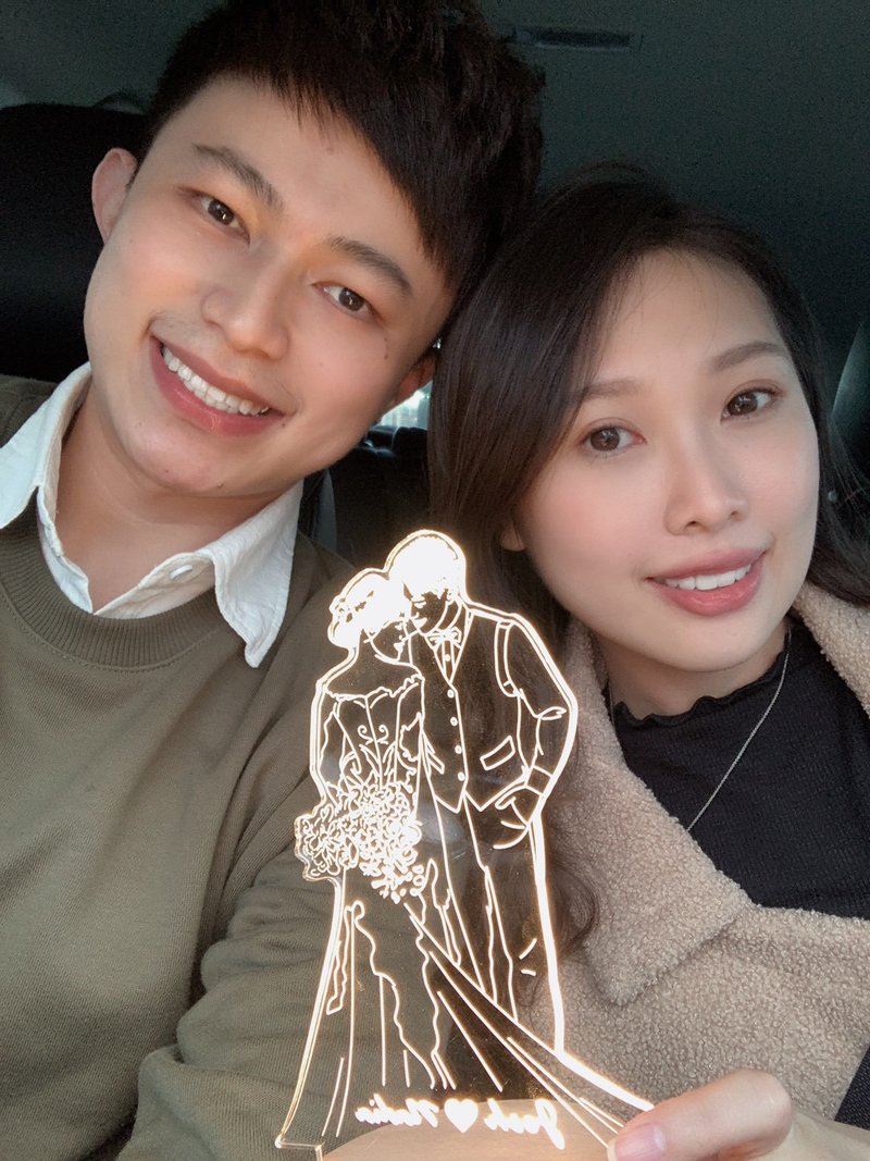 我想這就是愛情【寫實線條】原木Led夜燈藍芽喇叭 客製化夜燈 - 燈具/燈飾 - 木頭 紅色