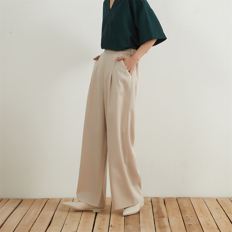 Wide leg tuck easy pants - Women's Pants - Other Materials 