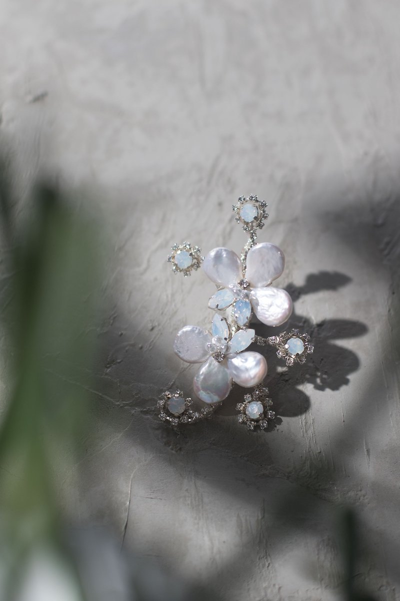 手工珠寶磁釦式胸花-繁華若夢 Empress's Dream - 胸針/心口針 - 寶石 透明