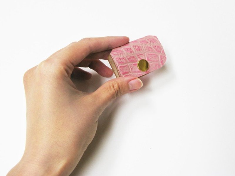 Leather earphone holder Square (pink press Croco) - หูฟัง - หนังแท้ สึชมพู