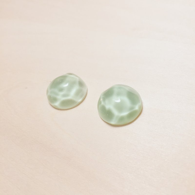 Vintage Apple Green Water Wave Earrings - ต่างหู - เรซิน สีเขียว
