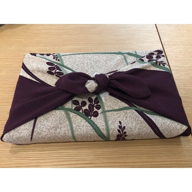 京都風呂敷包巾-koyomi 二巾-芝草與兔(縮緬) - 手帕 - 其他人造纖維 