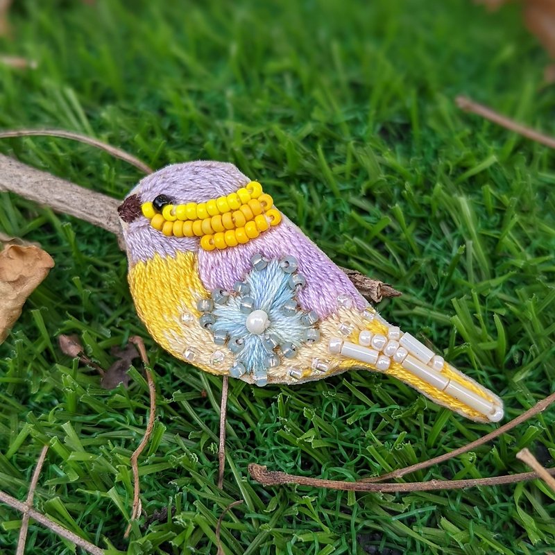 串珠 刺繡 胸針  小鳥 (黃眼線) - 胸針 - 其他材質 黃色