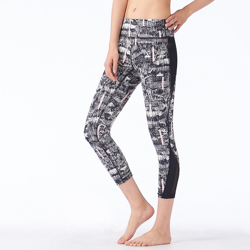 [MACACA] hip fixed mid-hip fit cropped trousers - ASE6591 black and white printing - กางเกงวอร์มผู้หญิง - ไนลอน สีดำ