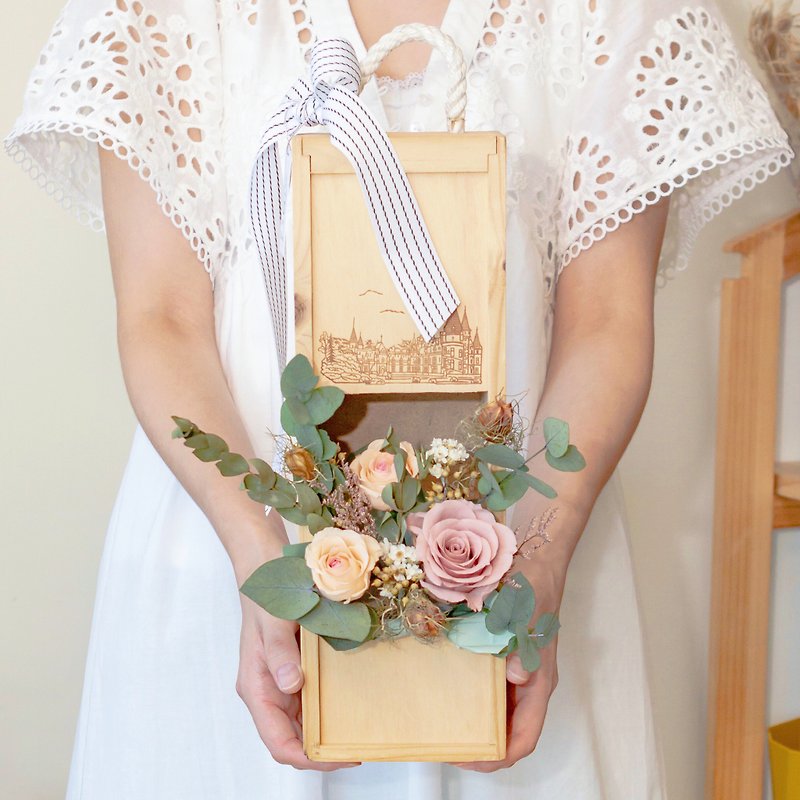 Red wine wooden box immortal flower gift - ช่อดอกไม้แห้ง - พืช/ดอกไม้ สึชมพู