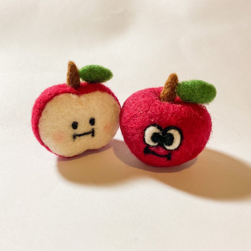 Small apple wool felt airpods charm - Charms - Wool 