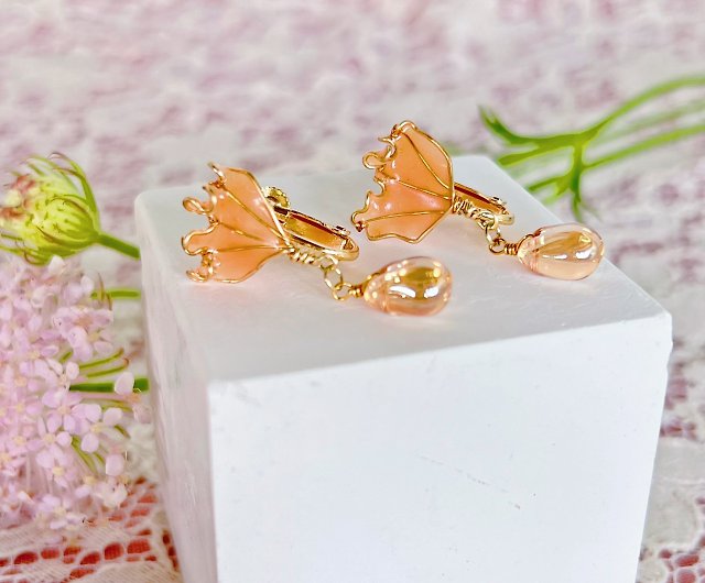 Floral Resin Earrings  Unique items products, Resin jewelry